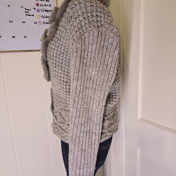 Gray Floral Shawl Collar Knit Sweater - Picture 2 of 4